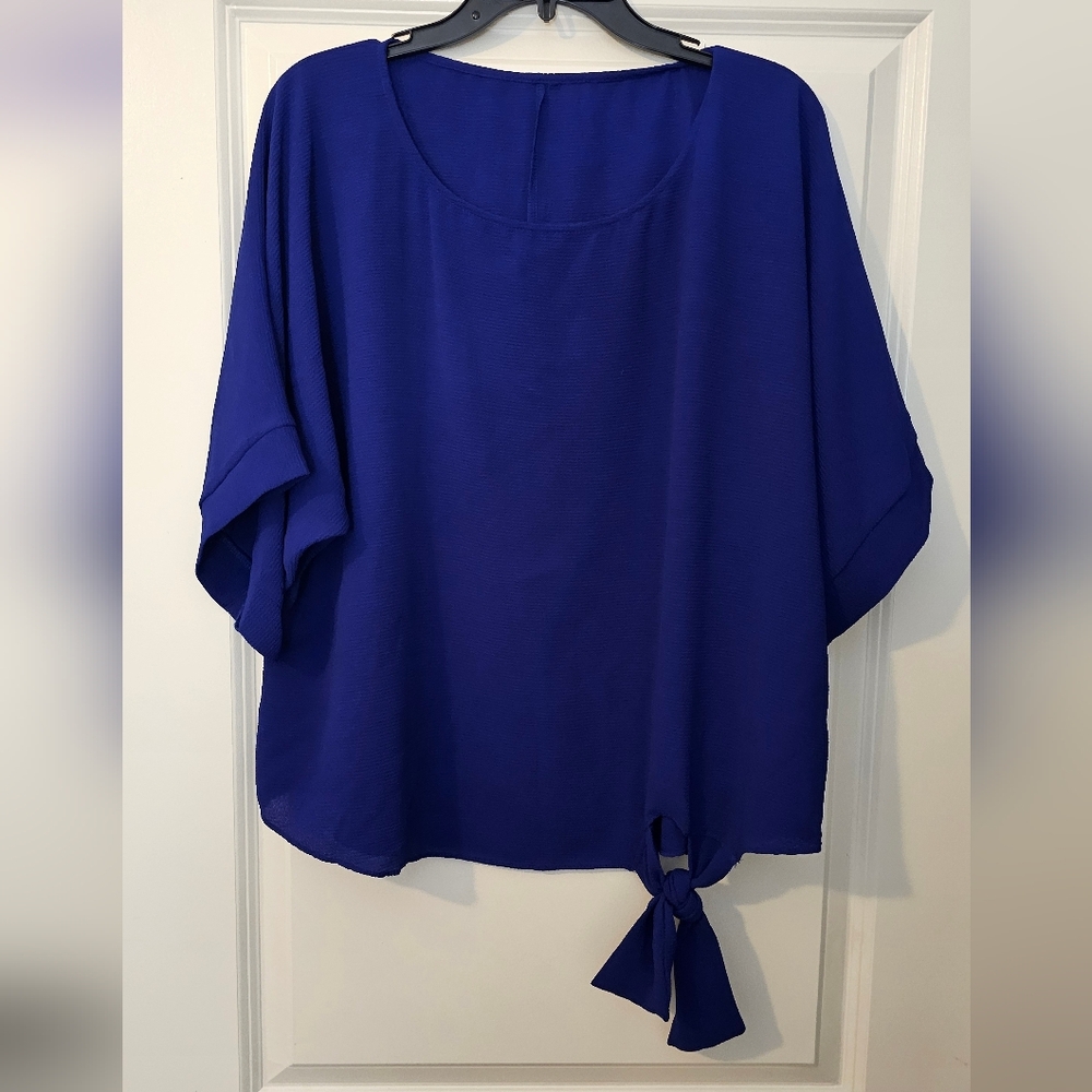 Boutique Women's Blue Tie-Front Top